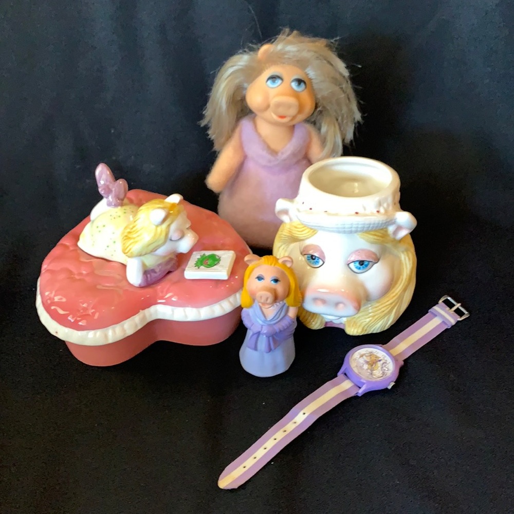 Miss Piggy collectibles WATCH NO LONGER AVAILABLE